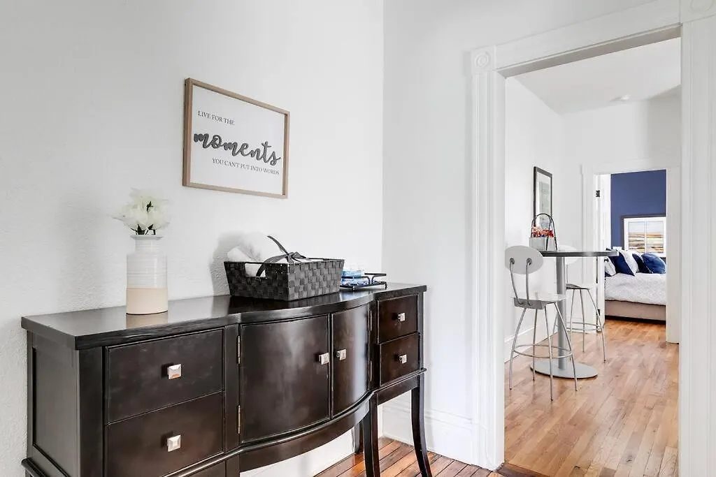 Chic Urban Couples Retreat: Perfect Getaway 'N Rva Apartment Richmond
