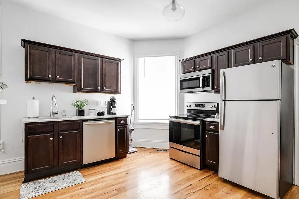 Chic Urban Couples Retreat: Perfect Getaway 'N Rva Apartment Richmond