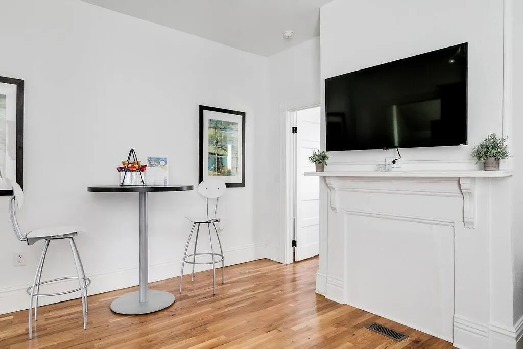 Chic Urban Couples Retreat: Perfect Getaway 'N Rva Apartment Richmond United States